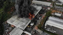 Incendio en Desamparados se originó en área de manufactura: Es el tercero más grande en 20 años