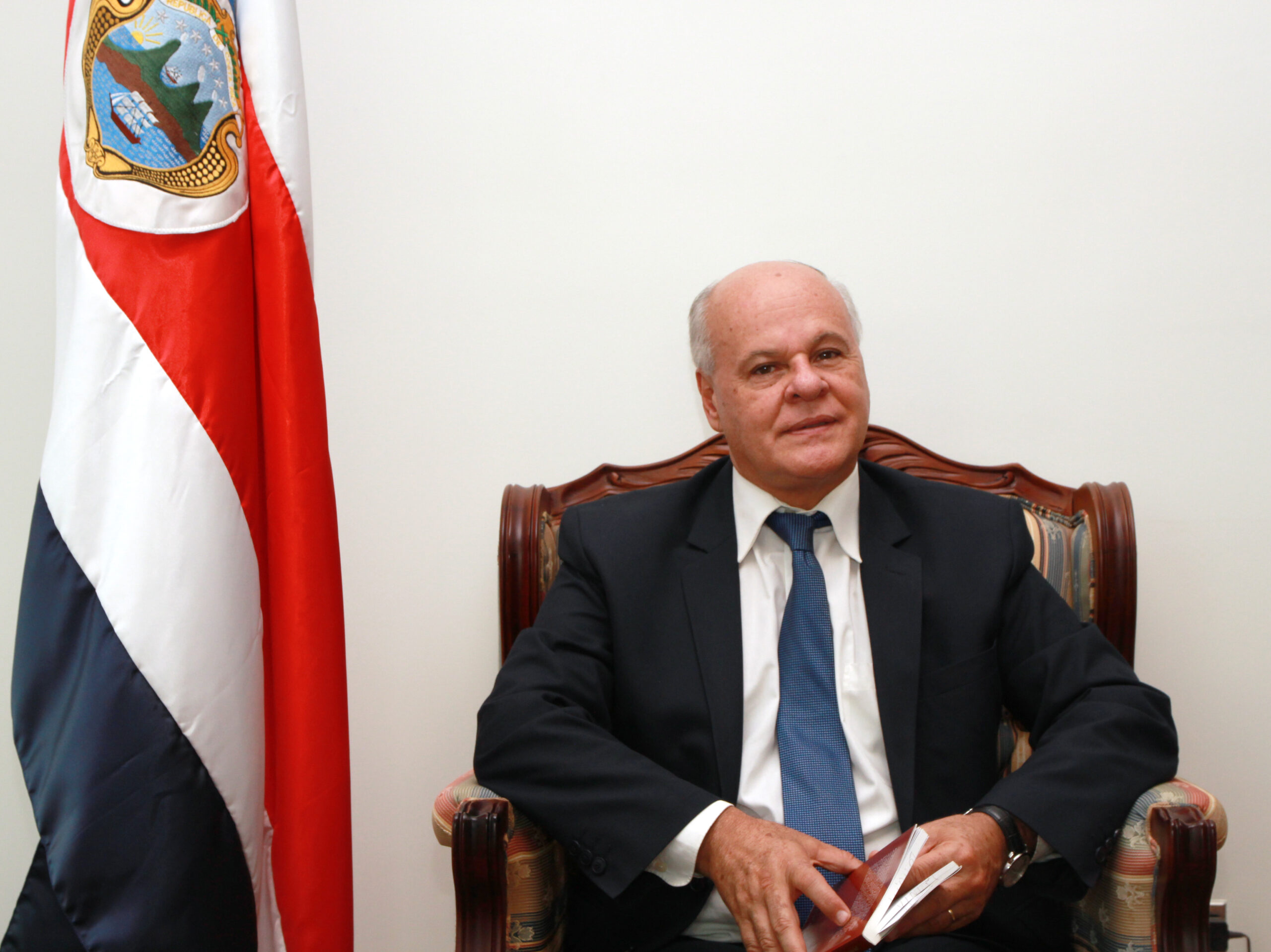 Fernando Castillo es reelecto por el Congreso para un tercer periodo como magistrado de la Sala Constitucional