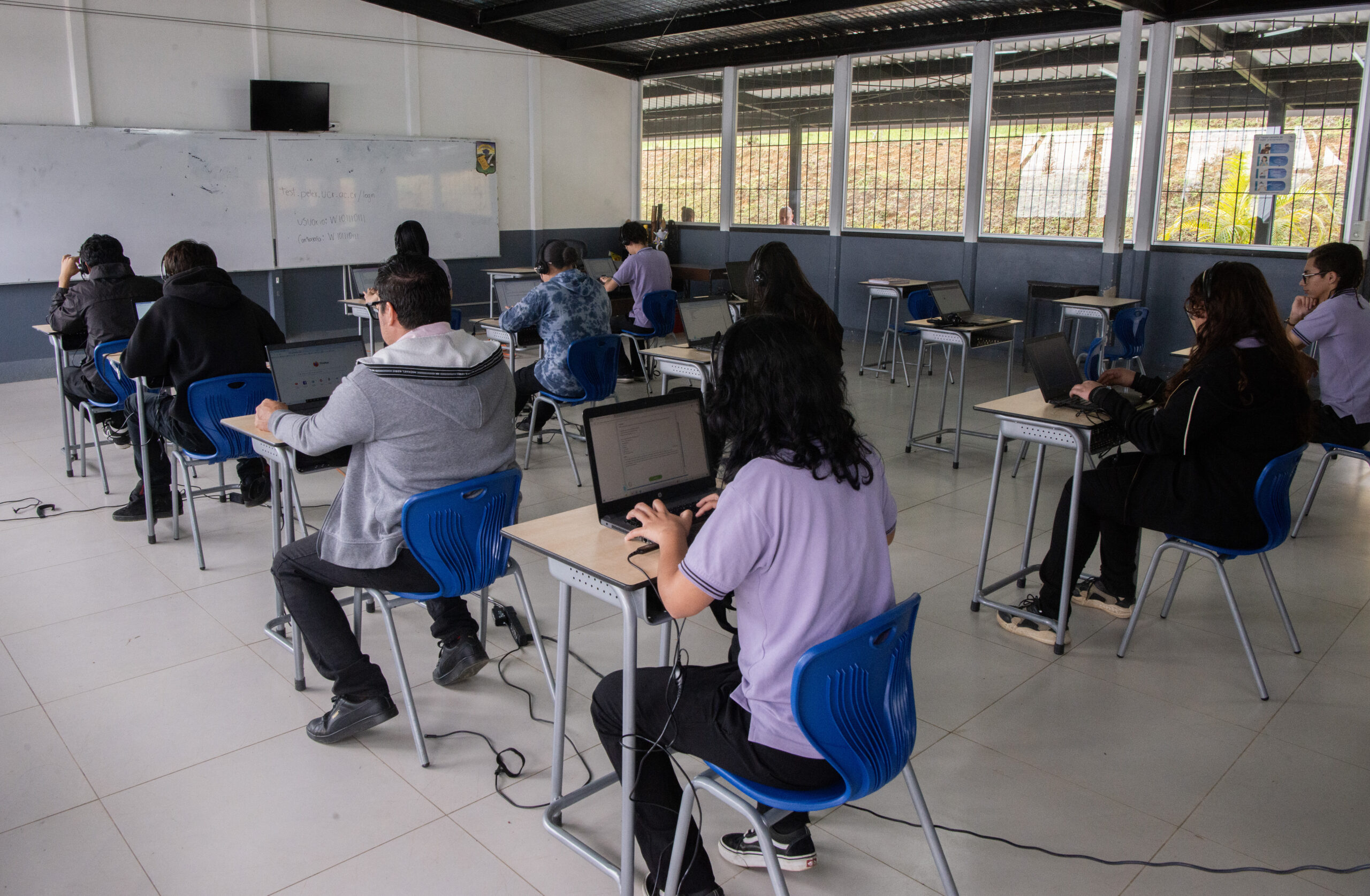 6 de cada 10 estudiantes de colegios bilingües tienen “sólida” escritura en inglés
