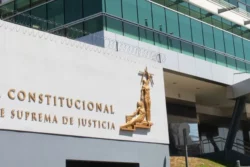 Madre acude a Sala IV por lineamientos del MEP sobre apariencia de estudiantes