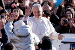 En su última audiencia general del año, el papa León XIV dijo que 2025 estuvo marcado por la guerra y la muerte del “añorado” Francisco