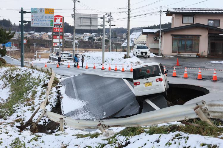 El gobierno de Japón evalúa los daños tras el sismo de 7,5 y advirtió sobre las posibles réplicas