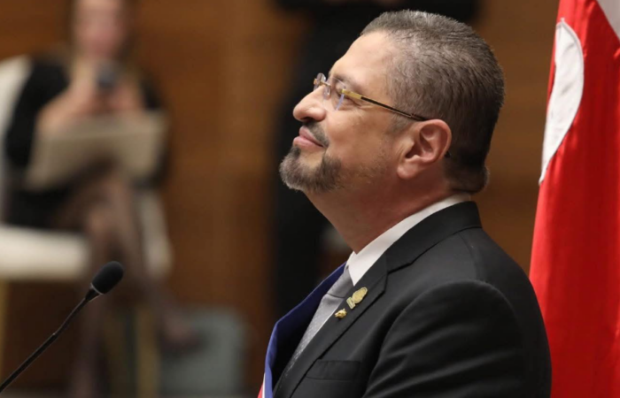 Presidente reiteró que quieren ‘derrocarlo’ en discurso sobre abolición del ejército: Recibió gritos de respaldo y abucheos