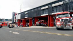 Incendio afectó 10% de escuela en Aserrí: Fuego habría iniciado por quema en charral