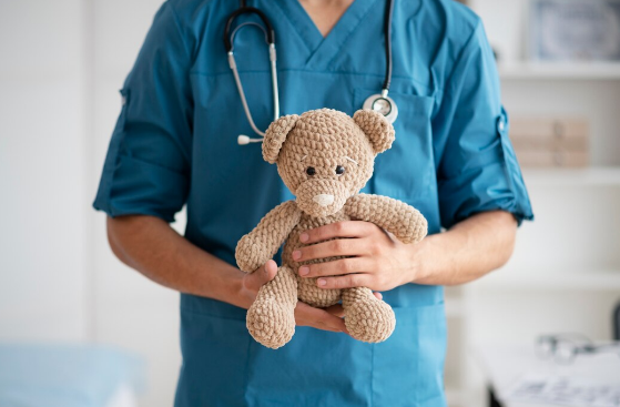 Advierten por aumento de menores hospitalizados por virus respiratorios: Piden evitar llevarlos a lugares concurridos