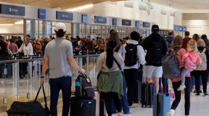 Los turistas extranjeros podrían tener que revelar su historial de cinco años en redes sociales para poder ingresar a EEUU