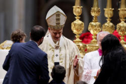 En su primera misa de Navidad, el papa León XIV condenó “las guerras en curso o terminadas que dejan heridas abiertas”