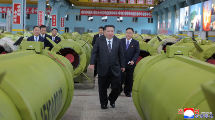 Kim Jong Un ordenó la expansión y modernización de la producción de misiles para el 2026