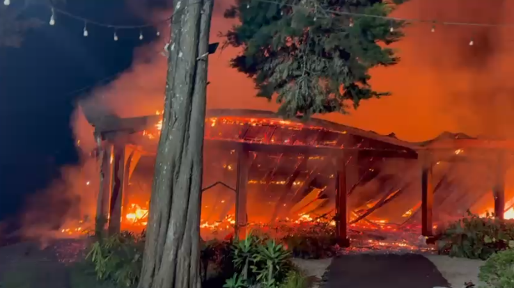 Incendio consumió salón de eventos en Goicoechea este lunes