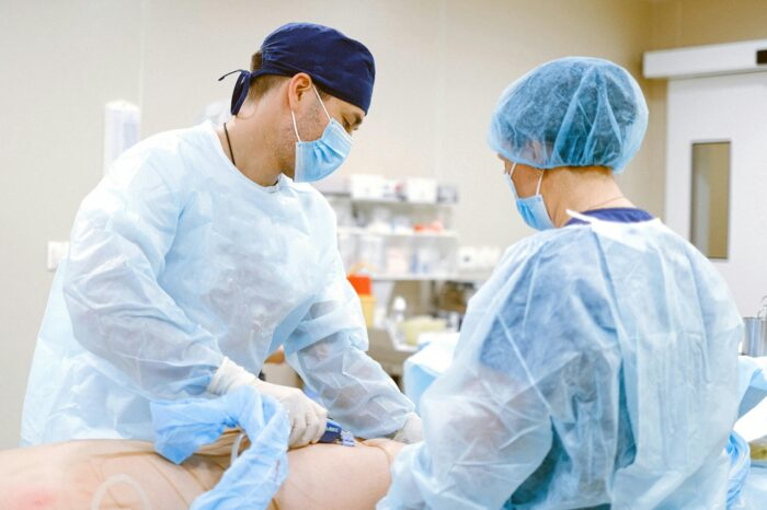 Expertos advierten que 9 de cada 10 infecciones de garganta son virales y no requieren antibióticos