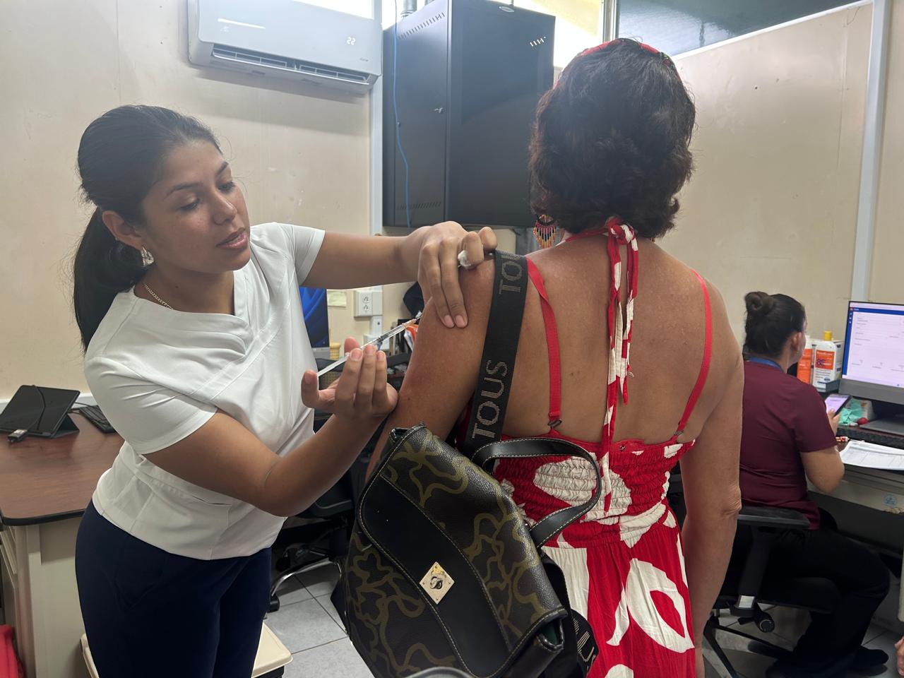 Más de 4 mil personas ya se vacunaron contra la fiebre amarilla para viajar a Colombia