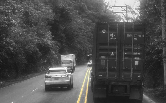 País registra 10 fallecidos en carretera al mes por invasión de carril