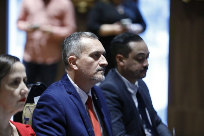 Oficialismo presenta informe en el que recomienda no levantar la inmunidad del Presidente