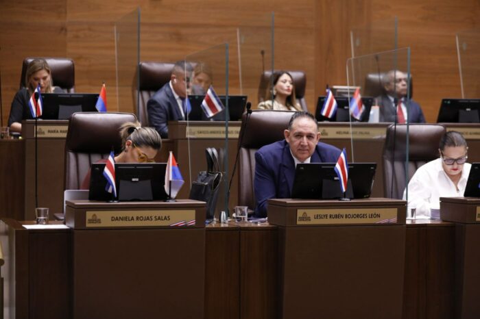 Diputados rechazaron levantarle la inmunidad al Presidente tras solicitud del TSE por presunta beligerancia política