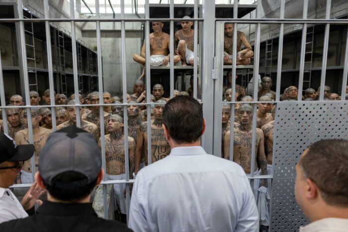 Presidente Chaves visitó el CECOT en segundo día de gira en El Salvador