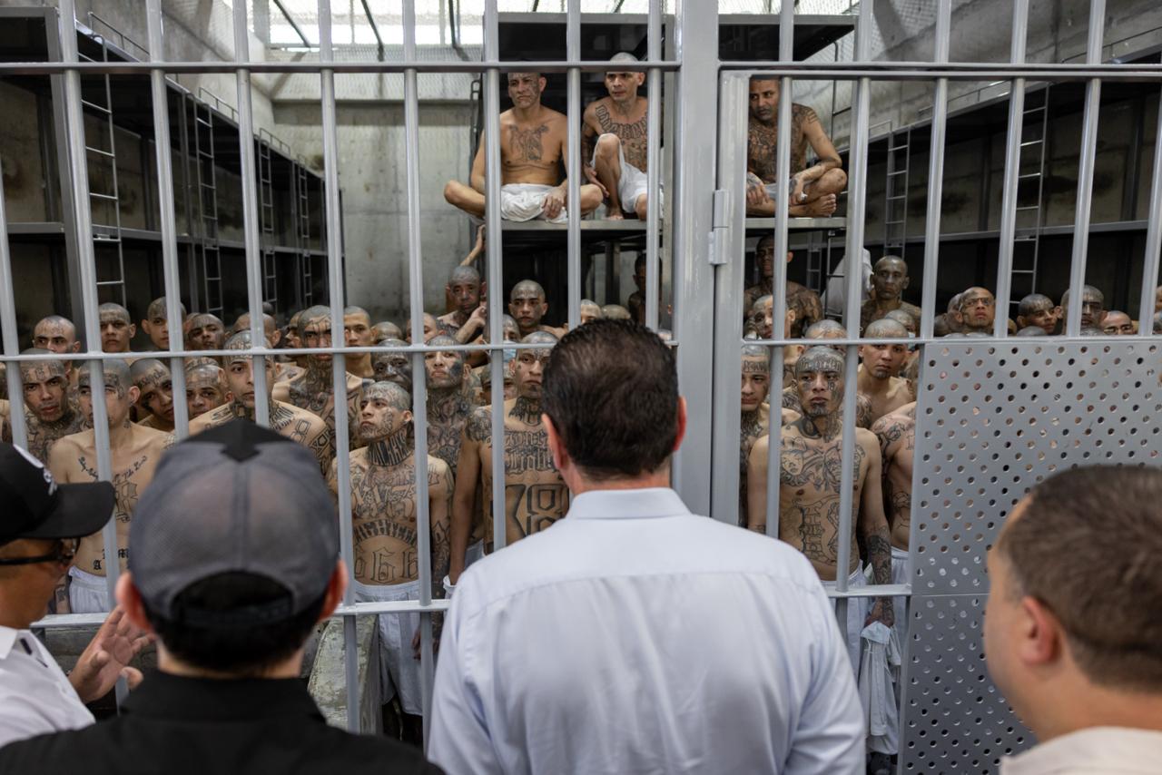 Presidente Chaves visitó el CECOT en segundo día de gira en El Salvador