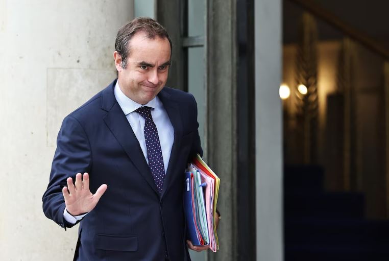 El primer ministro de Francia superó dos mociones de censura y encamina la aprobación del presupuesto para 2026