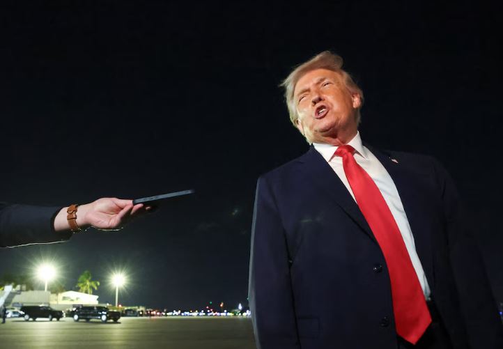 Trump advirtió con imponer aranceles del 200% al vino de Francia tras la negativa de Macron de integrar “Consejo de Paz” para supervisar Gaza