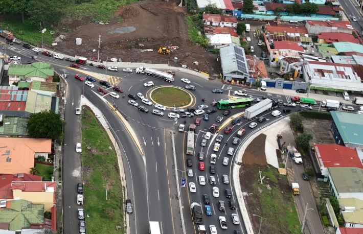 Lanamme cuestiona efectividad de rotonda habilitada en Hacienda Vieja