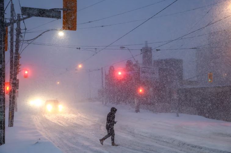También Canadá sufre la ola polar en Norteamérica: Toronto amaneció paralizada tras una nevada histórica