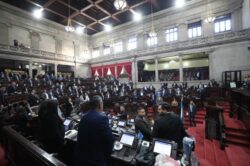El Parlamento guatemalteco avala estado de sitio decretado por Bernardo Arévalo para responder a violencia