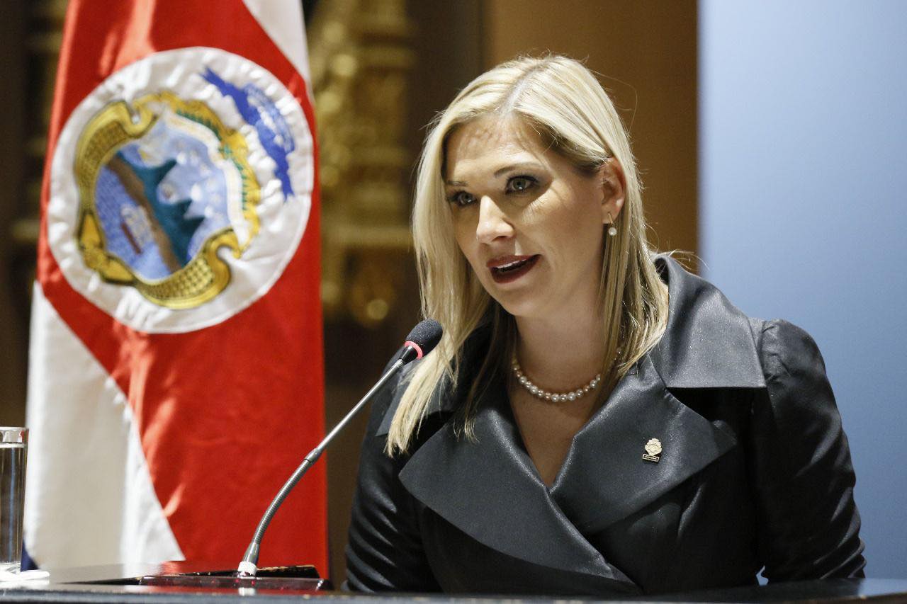 Diputada del PUSC anunció que votará por Laura Fernández