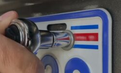 Placas y vehículos decomisados en receso de fin de año pueden empezar a retirarse en COSEVI