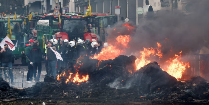 Agricultores europeos endurecen las protestas contra el acuerdo entre la UE y el Mercosur