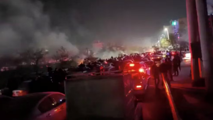 Manifestantes denuncian que el régimen de Irán está llevando a cabo “una masacre”