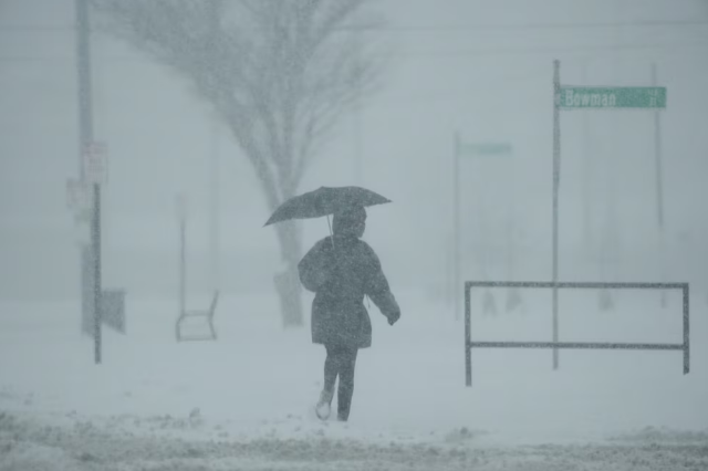 Más de 160 millones de personas están bajo alerta mientras la tormenta invernal extrema atraviesa Estados Unidos
