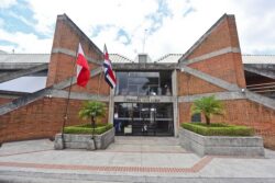 Colegio de Abogados devuelve a 80 la nota mínima para examen de incorporación