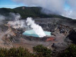 OVSICORI registró 5 erupciones en Volcán Poás en tres días: Las primeras del año