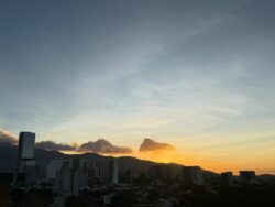 Semana iniciará con condiciones estables y vientos moderados previo a nuevo Empuje Frío