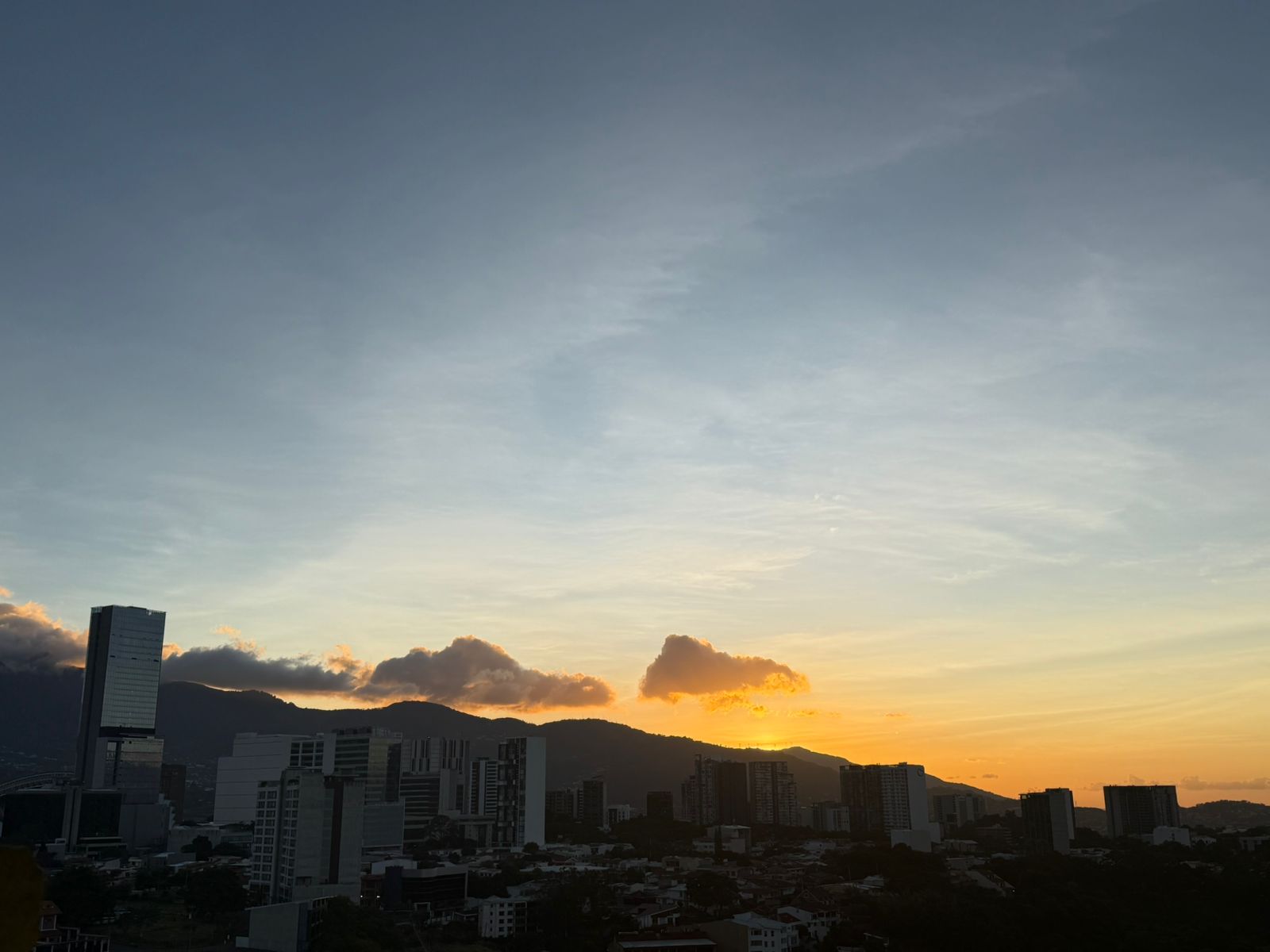 Semana iniciará con condiciones estables y vientos moderados previo a nuevo Empuje Frío