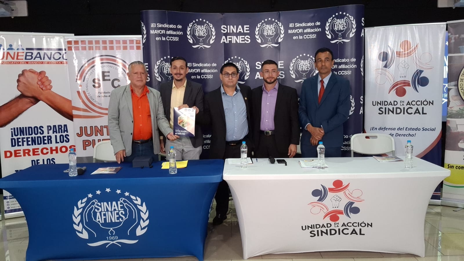 Ariel Robles y Claudia Dobles recibieron proyecto impulsado por sindicatos para descongelar salarios públicos