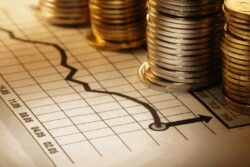 Expertos prevén crecimiento económico moderado de 3,6% para este año