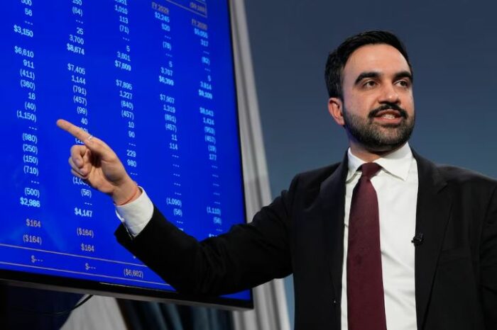 El alcalde de Nueva York advirtió que podría subir casi un 10% el impuesto a la propiedad si la gobernadora no grava a los ricos