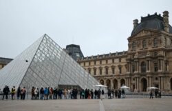 La policía de Francia detuvo a 9 personas por un presunto fraude con entradas del Louvre: habrían generado más de USD 11 millones