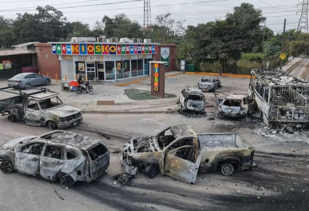 Continúan activos siete bloqueos en Jalisco tras muerte de “El Mencho”, informa Gabinete de Seguridad