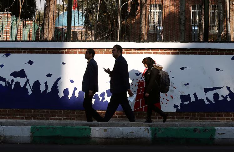 Estados Unidos recomendó a sus ciudadanos abandonar Irán inmediatamente o buscar refugio