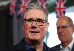 El primer ministro británico Keir Starmer dijo que no dimitirá en medio de la crisis que sacude su gobierno