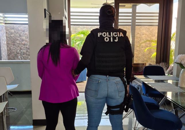 Caso “Castillo de Princesas”: Detienen a exfuncionaria del BCR sospechosa de lavado de dinero y proxenetismo