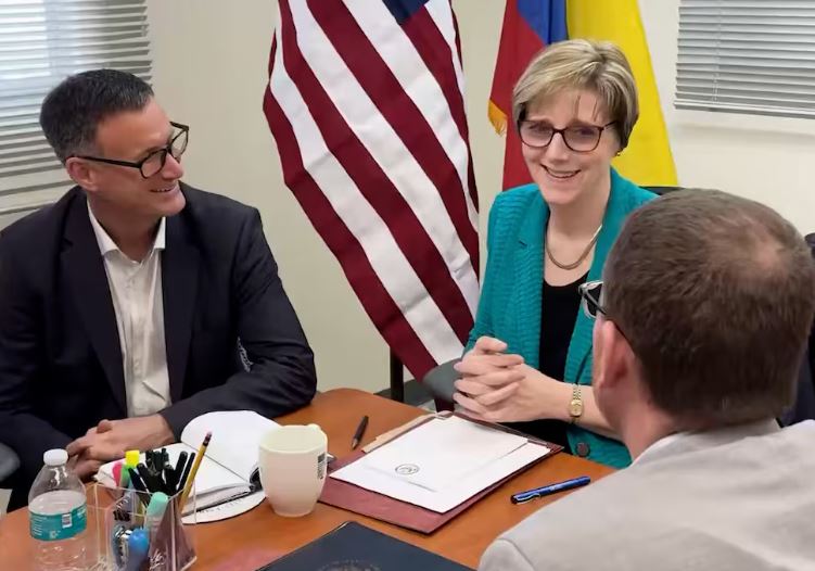 La encargada de negocios de EEUU en Venezuela presentó un programa de tres pasos: “El trabajo ya comenzó”