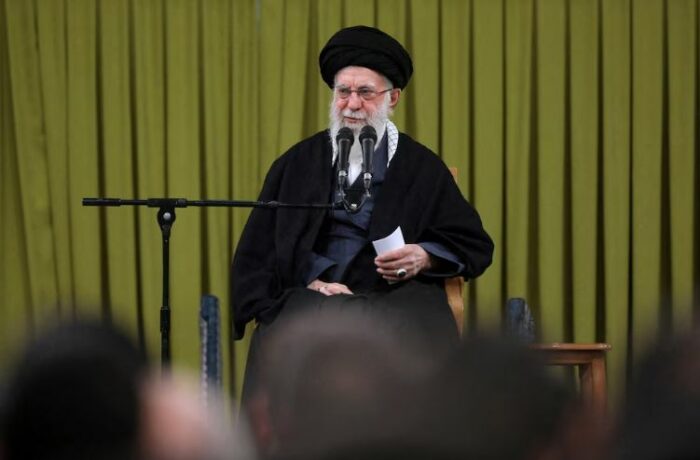 Los iraníes volvieron a desafiar al régimen y protestaron contra la represión desde los balcones de Teherán