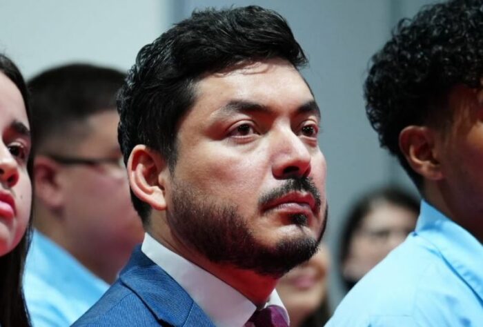 Ministro de Educación cree que debe existir una prueba para avanzar al décimo año del colegio