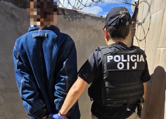 Detienen a mujer sospechosa de amenazar a presidenta electa por medio de redes sociales