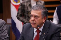 Despido de diputado Óscar Izquierdo del AyA generó fuertes críticas de la oposición en el Plenario