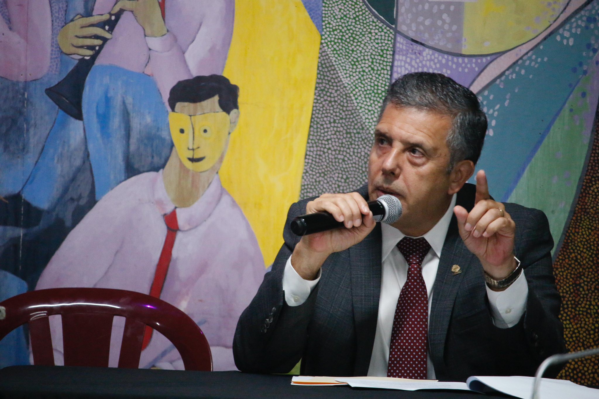 Gobierno rechaza “persecución política” en despido de Óscar Izquierdo y cuestiona plaza en AyA