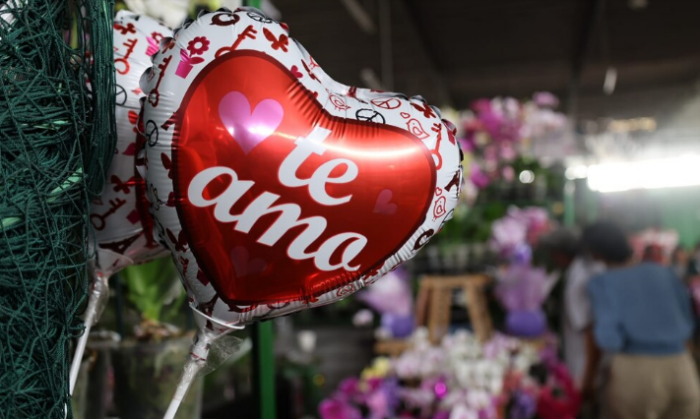 Comercios reportan fuerte movimiento comercial de cara al Día del Amor y la Amistad