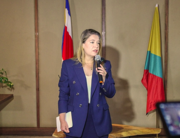 Claudia Dobles recibió muestras de rechazo durante gira por Limón